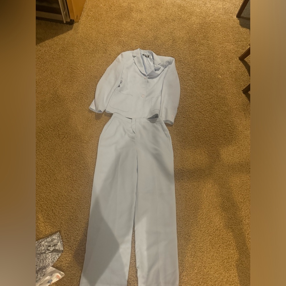 Pants suit
